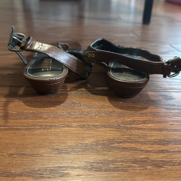 Bandolino low wedge embellished sandals - Picture 3 of 3